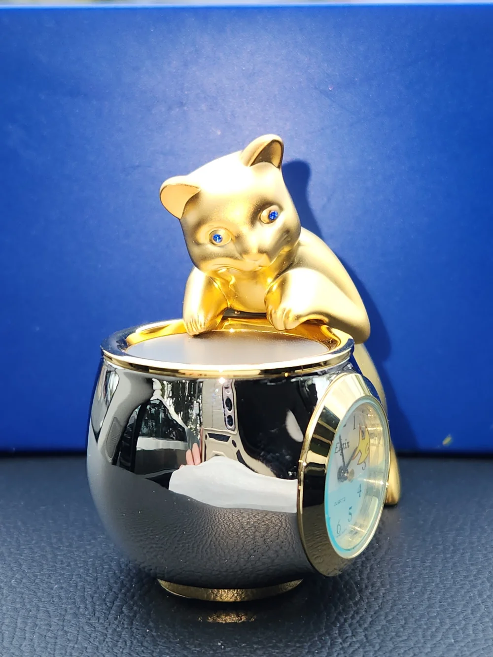 Elgin Golden Cat Quartz Clock Peering Into A Fishbowl